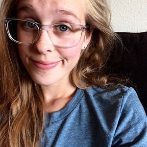 Meet your Posher, Abby